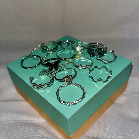 Variety Rings 💍 - Picture 3 of 3